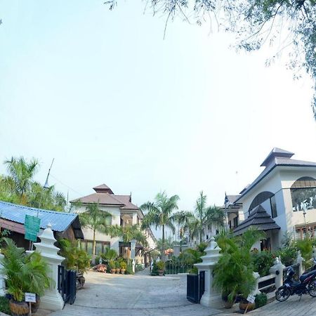 Shwe Taung Tan Hotel - Lake View Моунъюа Экстерьер фото