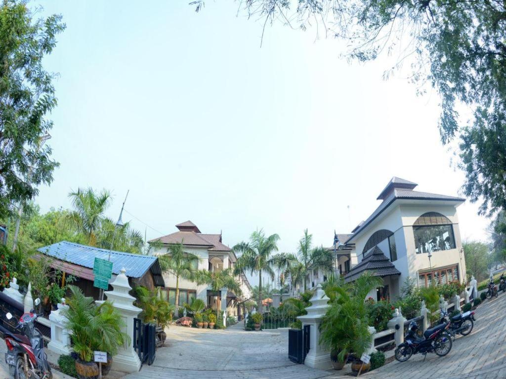Shwe Taung Tan Hotel - Lake View Моунъюа Экстерьер фото