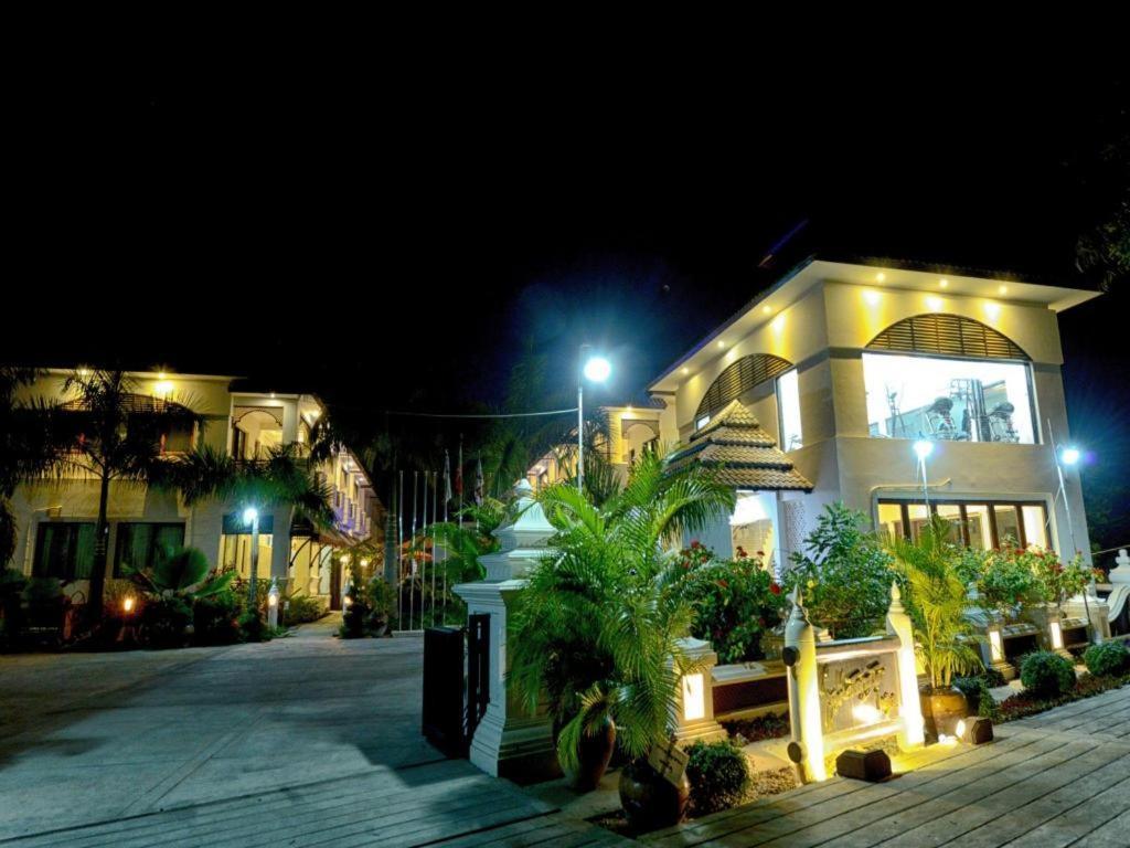 Shwe Taung Tan Hotel - Lake View Моунъюа Экстерьер фото